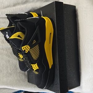 Jordan 4 Thunder
